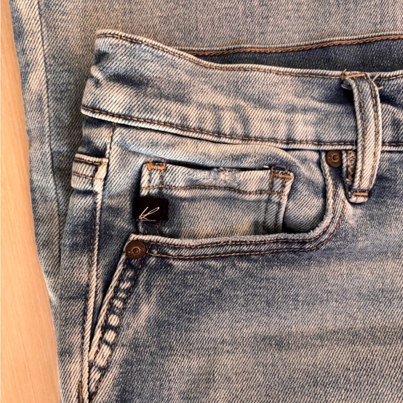 KanCan Split Hem Light Blue Jeans Size 9/28 - Picture 7 of 7